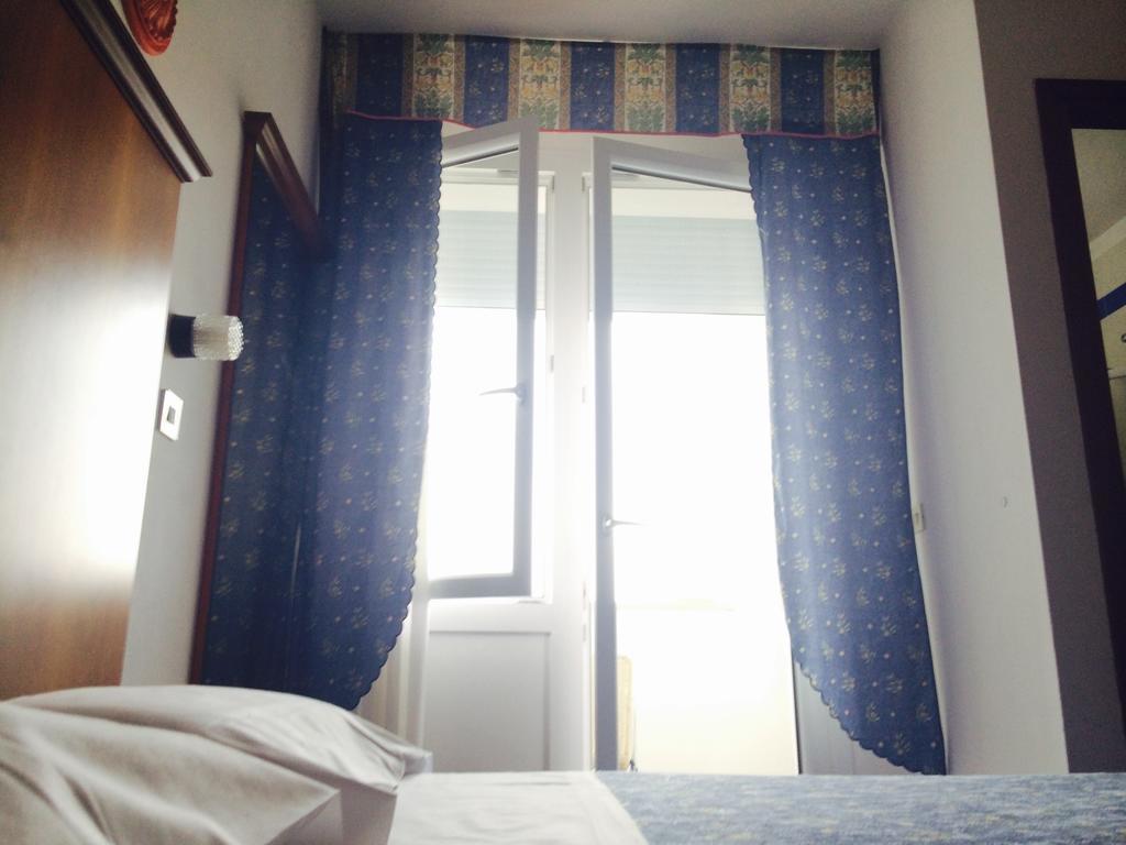 Hotel Villa Candia Lignano Sabbiadoro Ruang foto