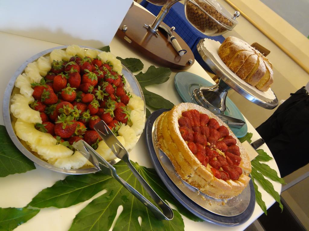 Hotel Villa Candia Lignano Sabbiadoro Bagian luar foto