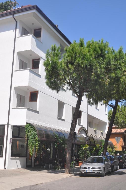 Hotel Villa Candia Lignano Sabbiadoro Bagian luar foto