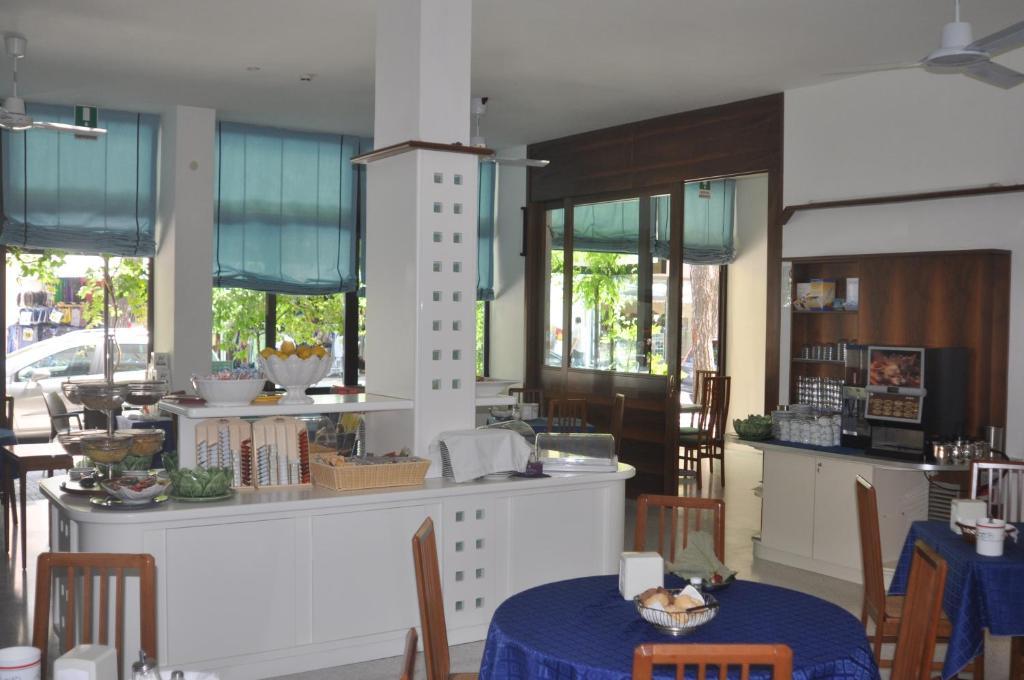 Hotel Villa Candia Lignano Sabbiadoro Bagian luar foto
