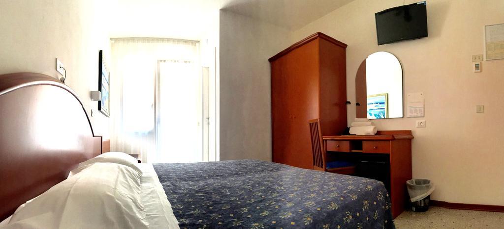 Hotel Villa Candia Lignano Sabbiadoro Bagian luar foto